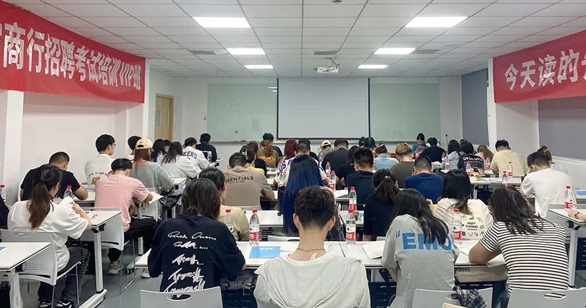 　　零基礎學(xué)員也可以通過(guò)短時(shí)間學(xué)習通過(guò)考試; 　　全程講練考評、 　　全程詳細跟蹤學(xué)習;
