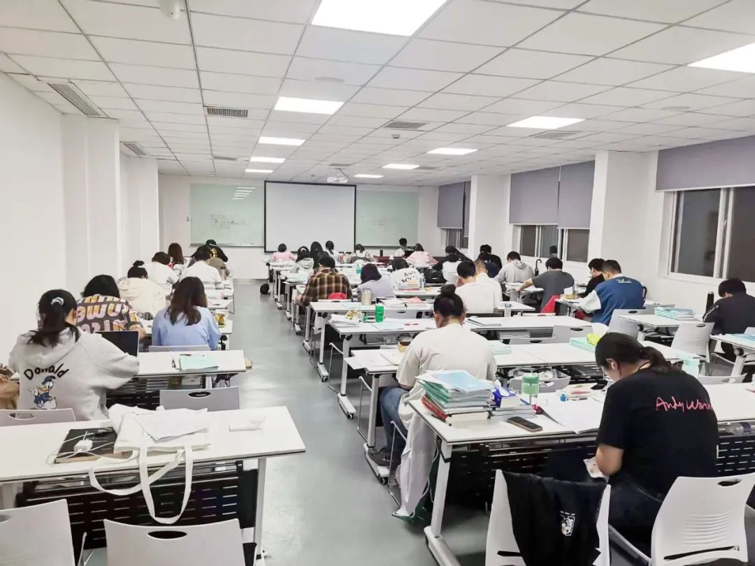 　　東吳教育目前已在安徽和貴州設置培訓中心， 　　其他地區都有相應的培訓點(diǎn)。